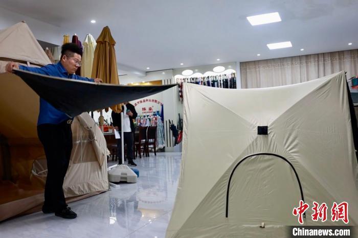 探访浙江义乌帐篷产业 “露营热”带动产销忙 户外用品销售火爆